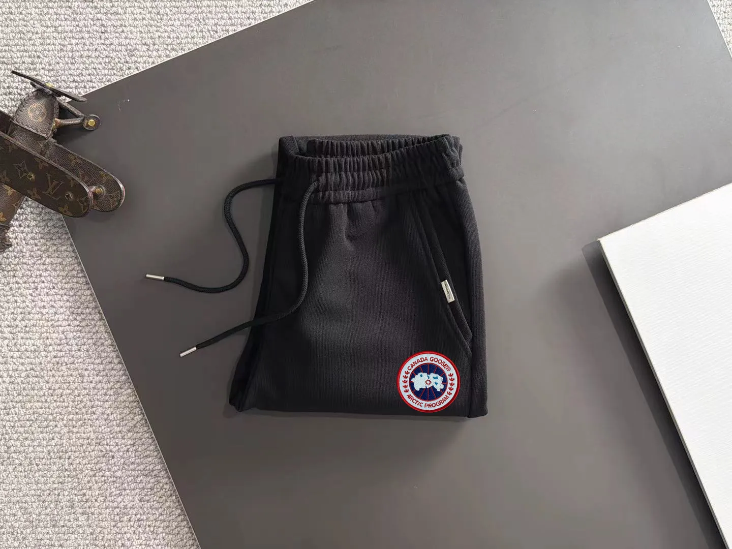 Next day shipping P360 Big Goose 2025 new autumn elastic band casual pants, thick counter-customized fabrics, high breathability and comfort, impeccable details, brand element design concept, reflecting high quality. It feels delicate and soft! It presents a casual cut and the upper body shape is great! Size: M-3XL
